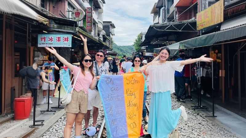 Taipei Day Tour: Full-day Yangmingshan, Yehliu, and Jiufen Shifen Tour from Taipei