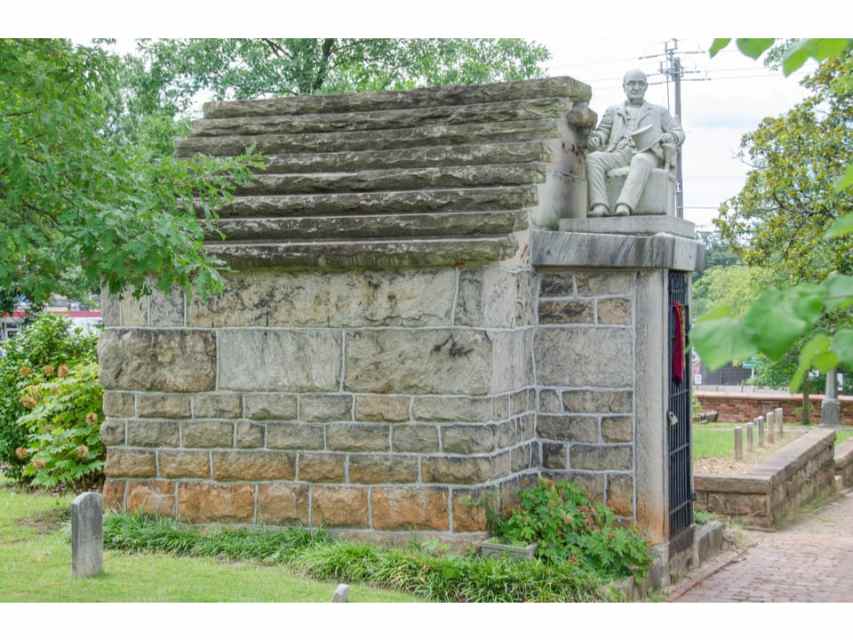 Atlanta Food Tour: 2.5-hour Atlanta Food and Cemetery Tour