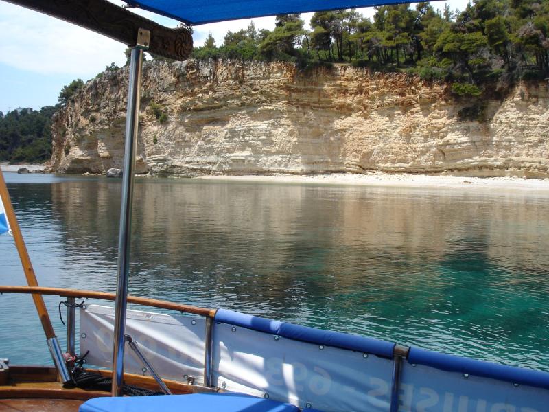 Skopelos Sunset Cruise: 3-hour Skopelos Sunset Cruise with Swim Stop, Drinks & Snacks to Alonissos