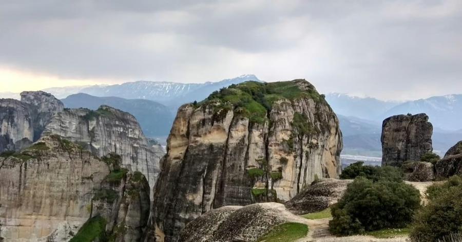 Meteora Hiking: Full-day Meteora Hiking Experiences - Ancient Paths & Historic Monasteries