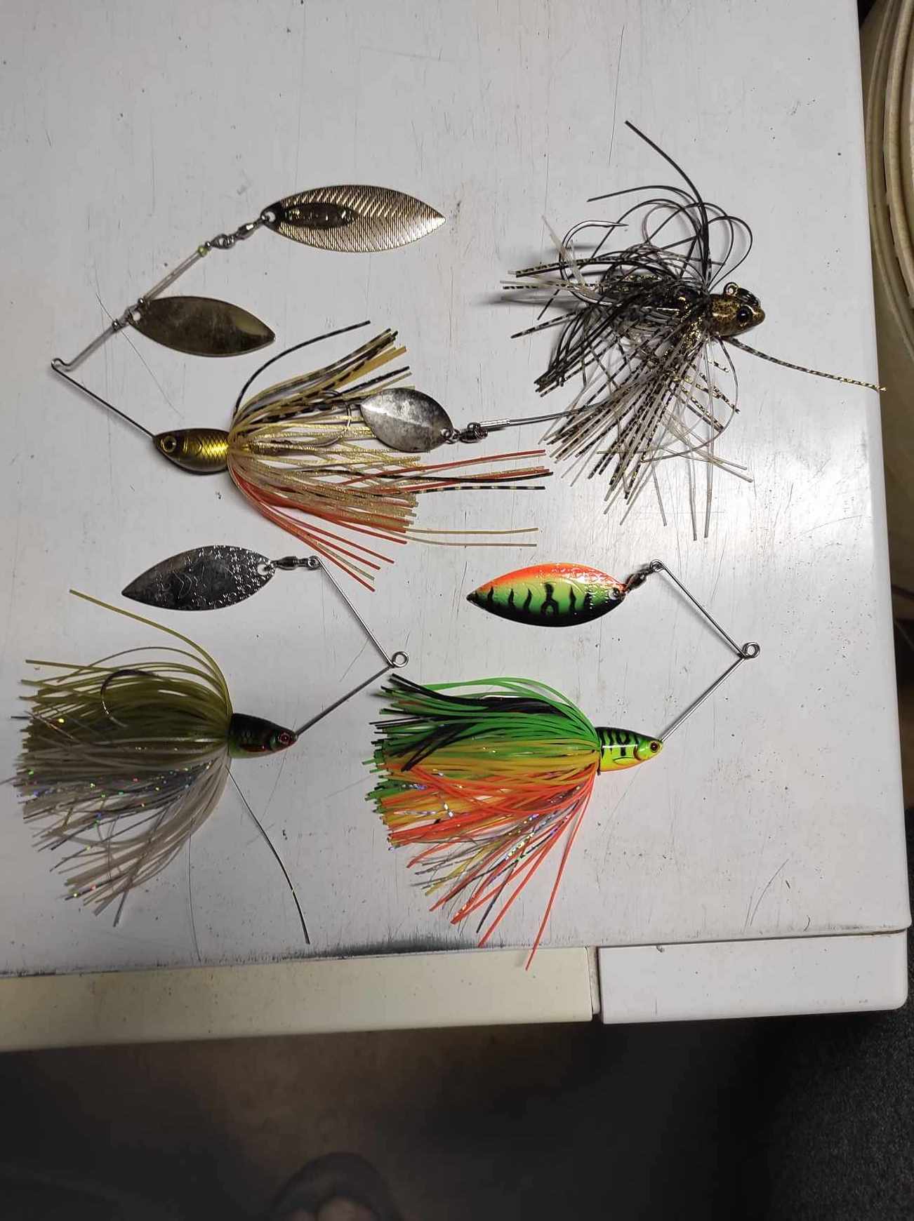 Lot spinnerbait + swimming jig