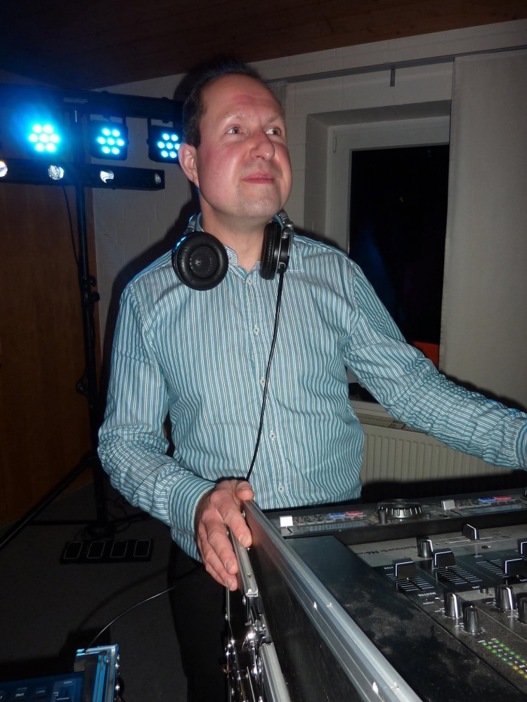 DJ Chrisp