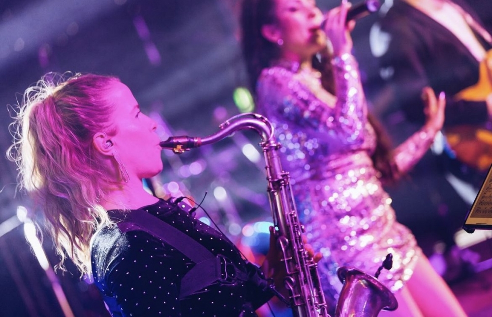 Saxophonistin Simona
