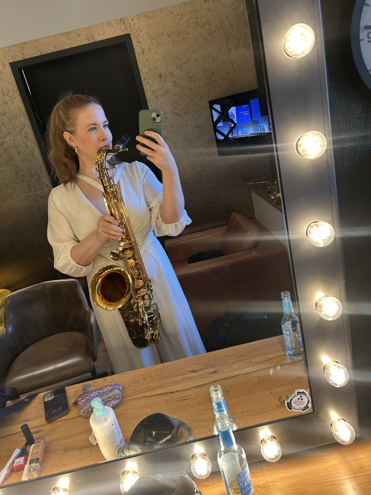 Saxophonistin Simona