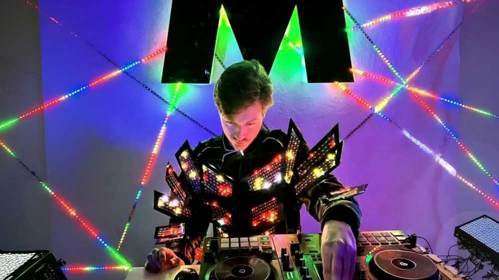 MAHERVEO (The Glow Man)