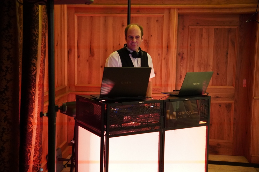ECM DJ Service - Wedding & Events 