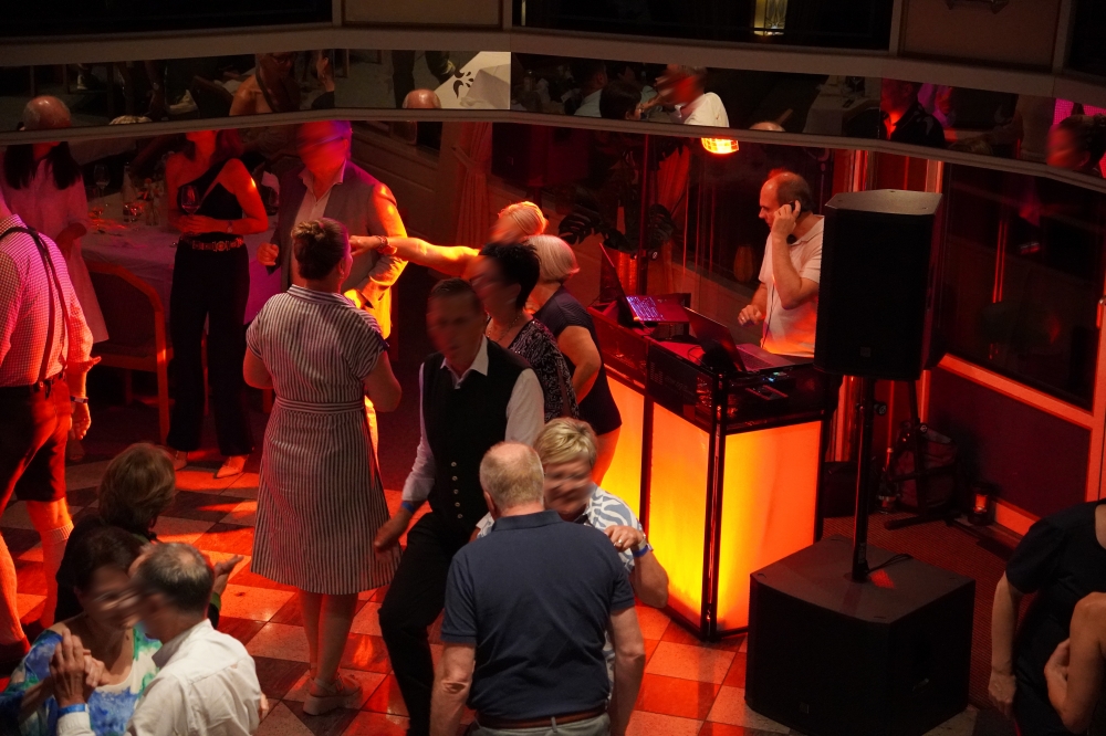 ECM DJ Service - Wedding & Events 