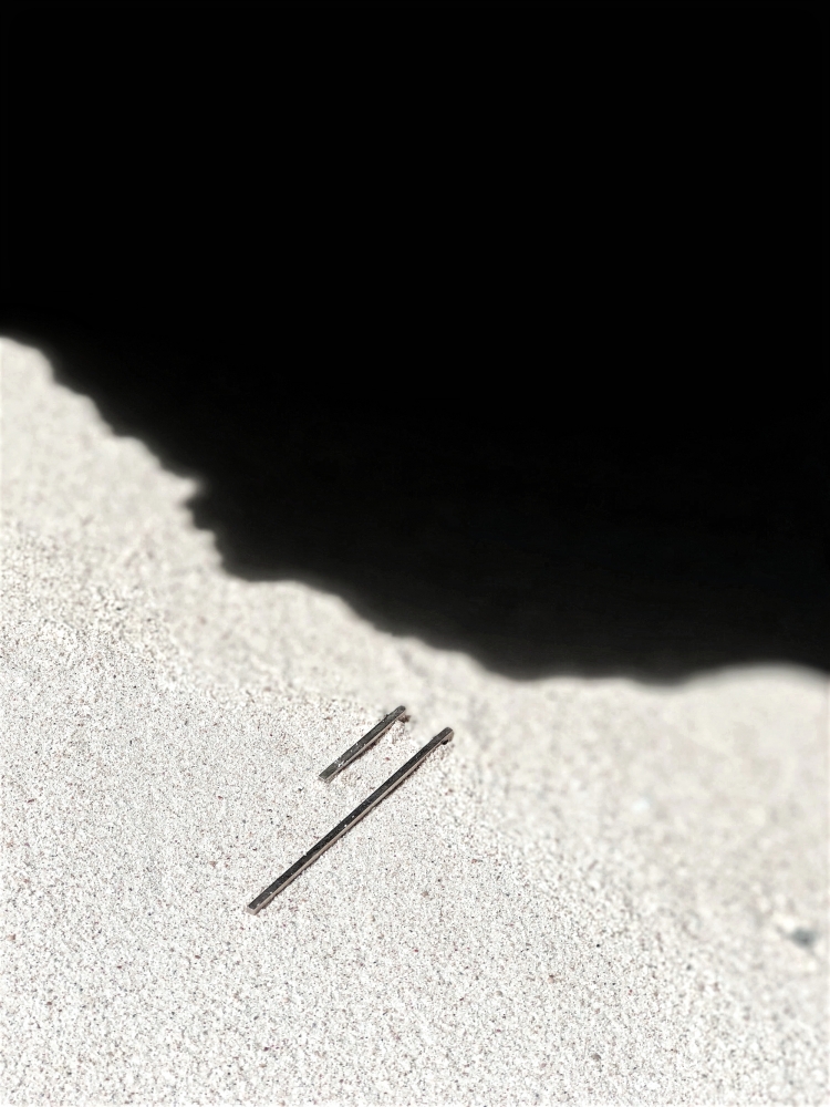 Boucle d'Oreille Barre Courte - Unique 