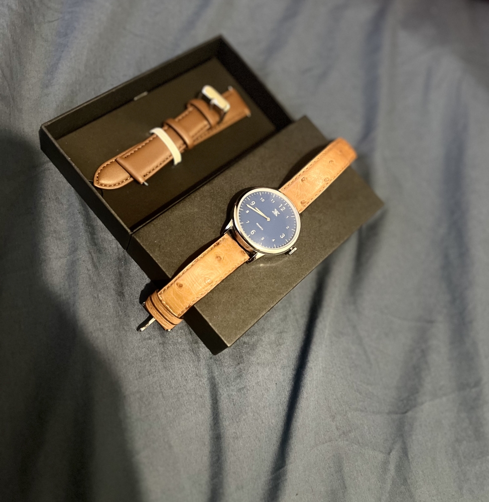 SB Watch blue modern neuve 