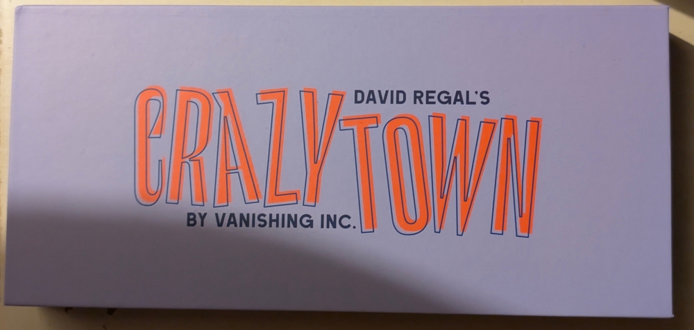 CRAZY TOWN de David Regal