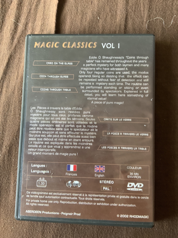 Magic Classics - les pieces à travers la table