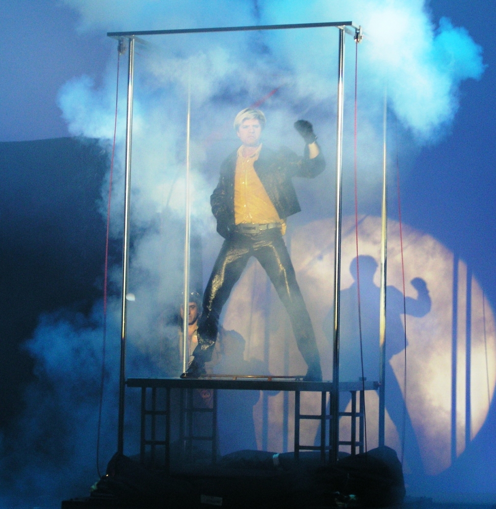 Apparition GRANDIOSE d'un magicien dans des flammes