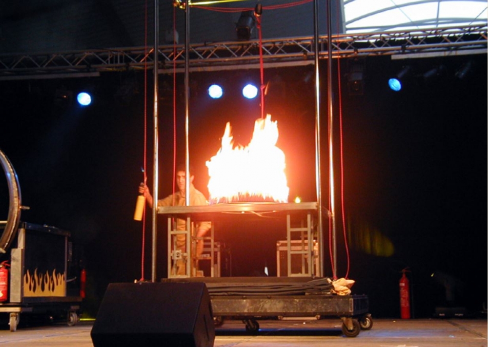 Apparition GRANDIOSE d'un magicien dans des flammes