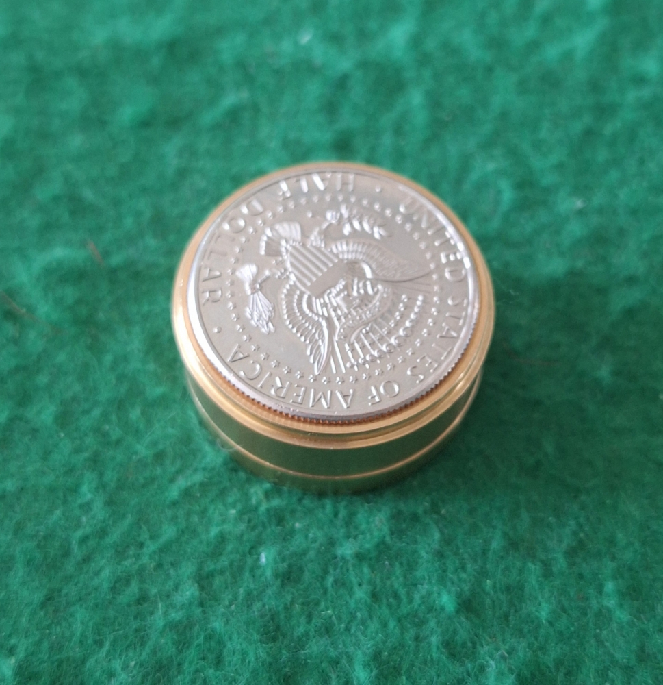 Coin Box - Boîte à Pièces 3 en 1 – Demi Dollar (Okito, Boston & Bloc)