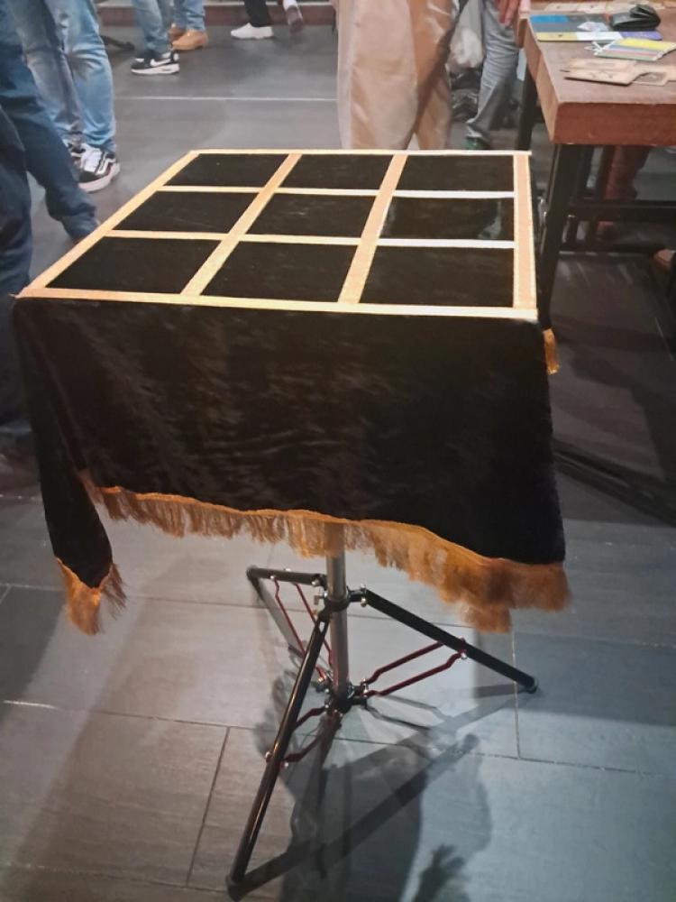 Gueridon table 