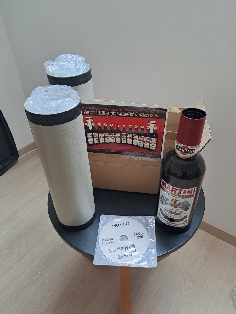 Multiplication De Bouteille MARTINI - Multiplying Bottle