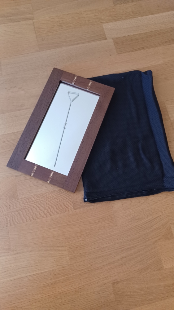 Aiguille à travers le miroir 
