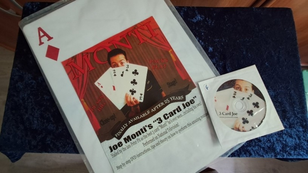 Joe Monti's \"3 card Joe\" (42x28 cm) (en cours de vente)