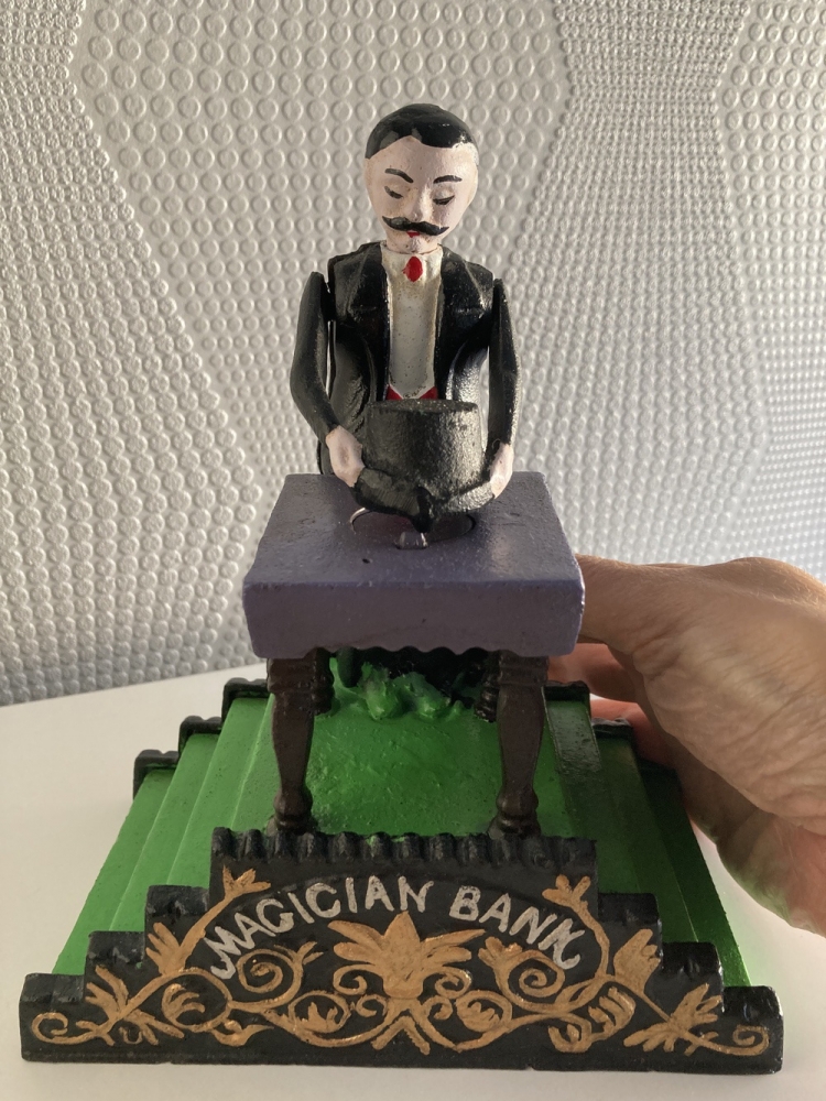 Tirelire Magicien en Fonte Magician Bank