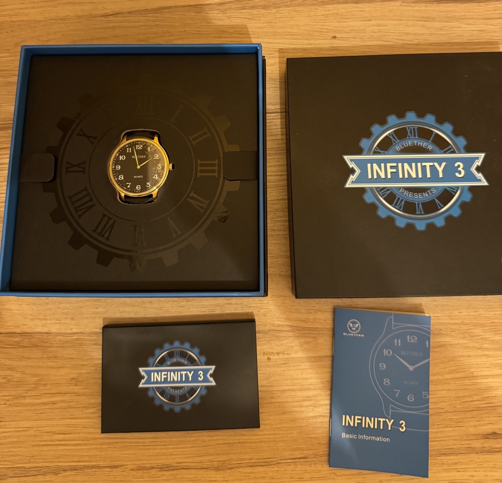 Infinity Watch 3 (boitier or/fond noir, télécommande standard)