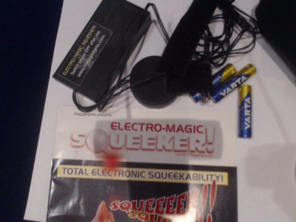 Electro magic squeeker