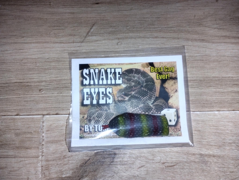 Snake eyes de Tom Burgloon