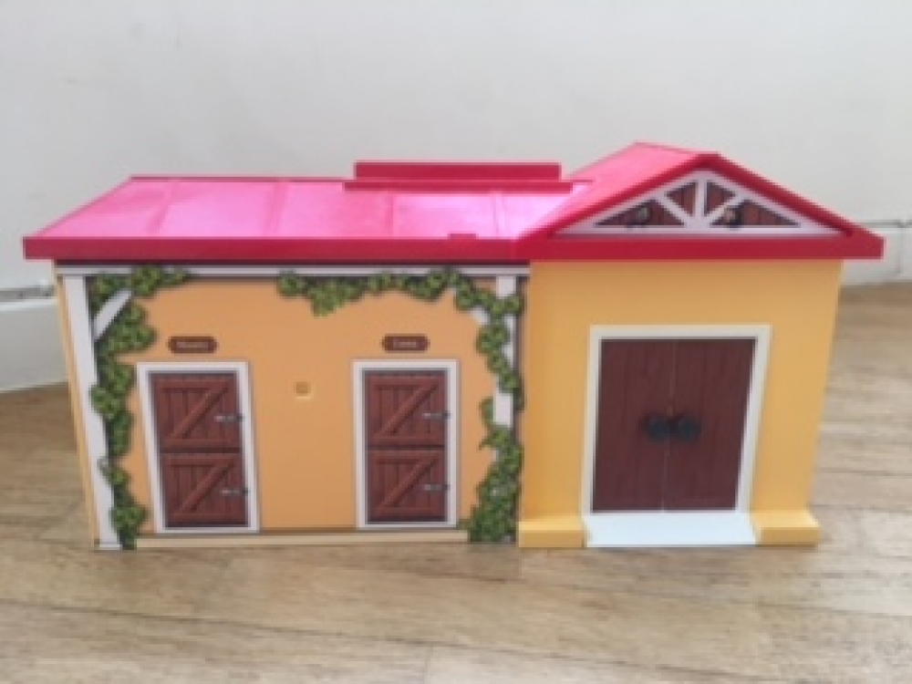 Ecurie Playmobil + cavaliers et chevaux