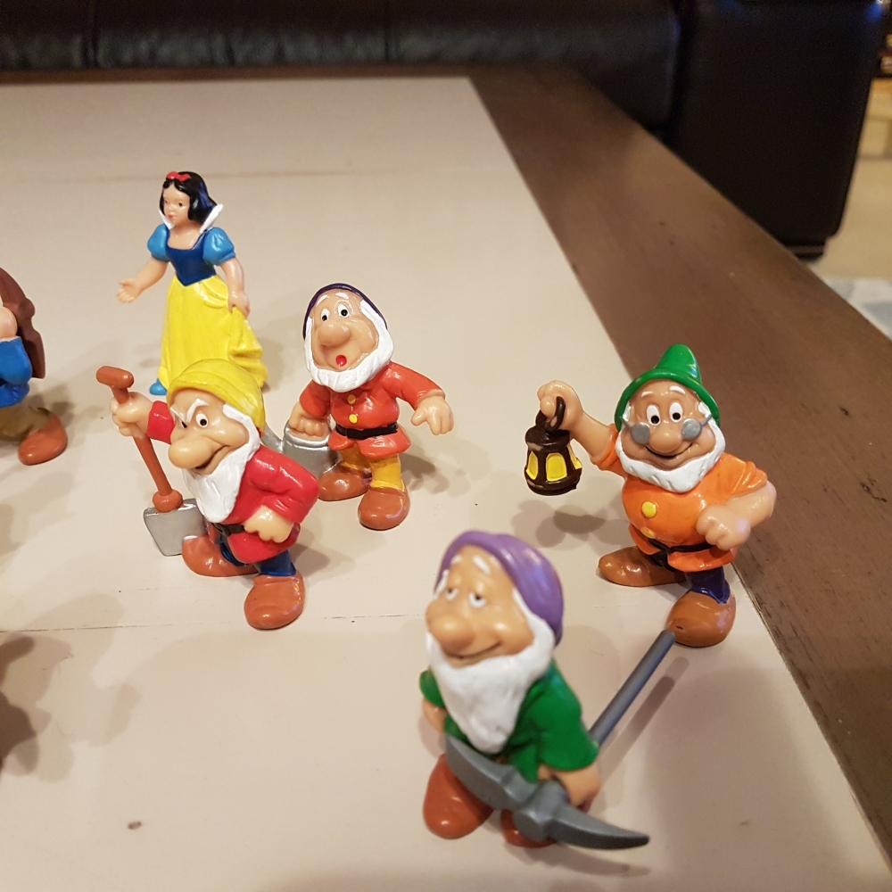 Figurines Blanche Neige et les sept nains 
