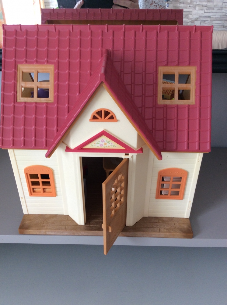 Maison sylvanian family avec meubles 