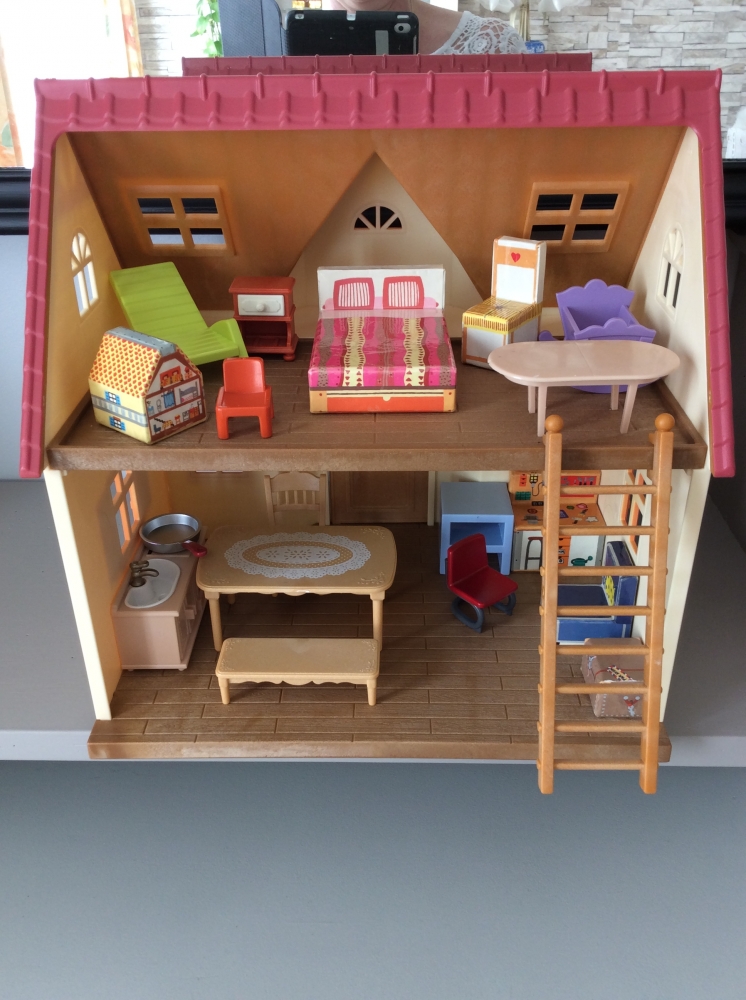 Maison sylvanian family avec meubles 