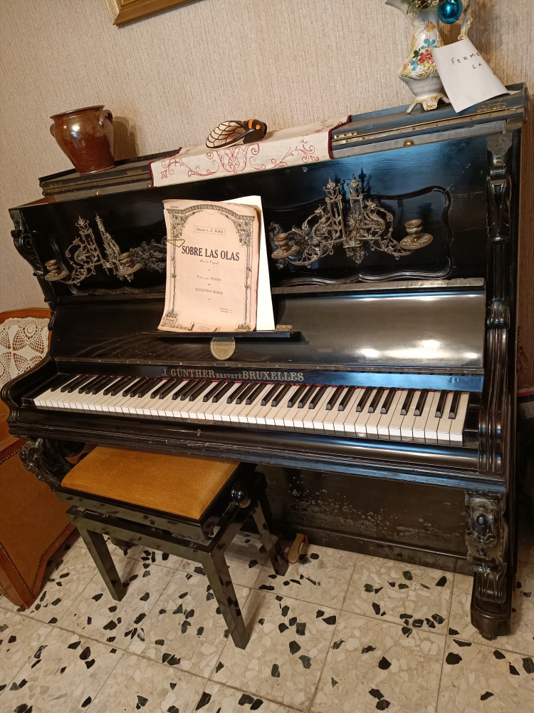 Piano droit GUNTHER Bruxelles et son tabouret