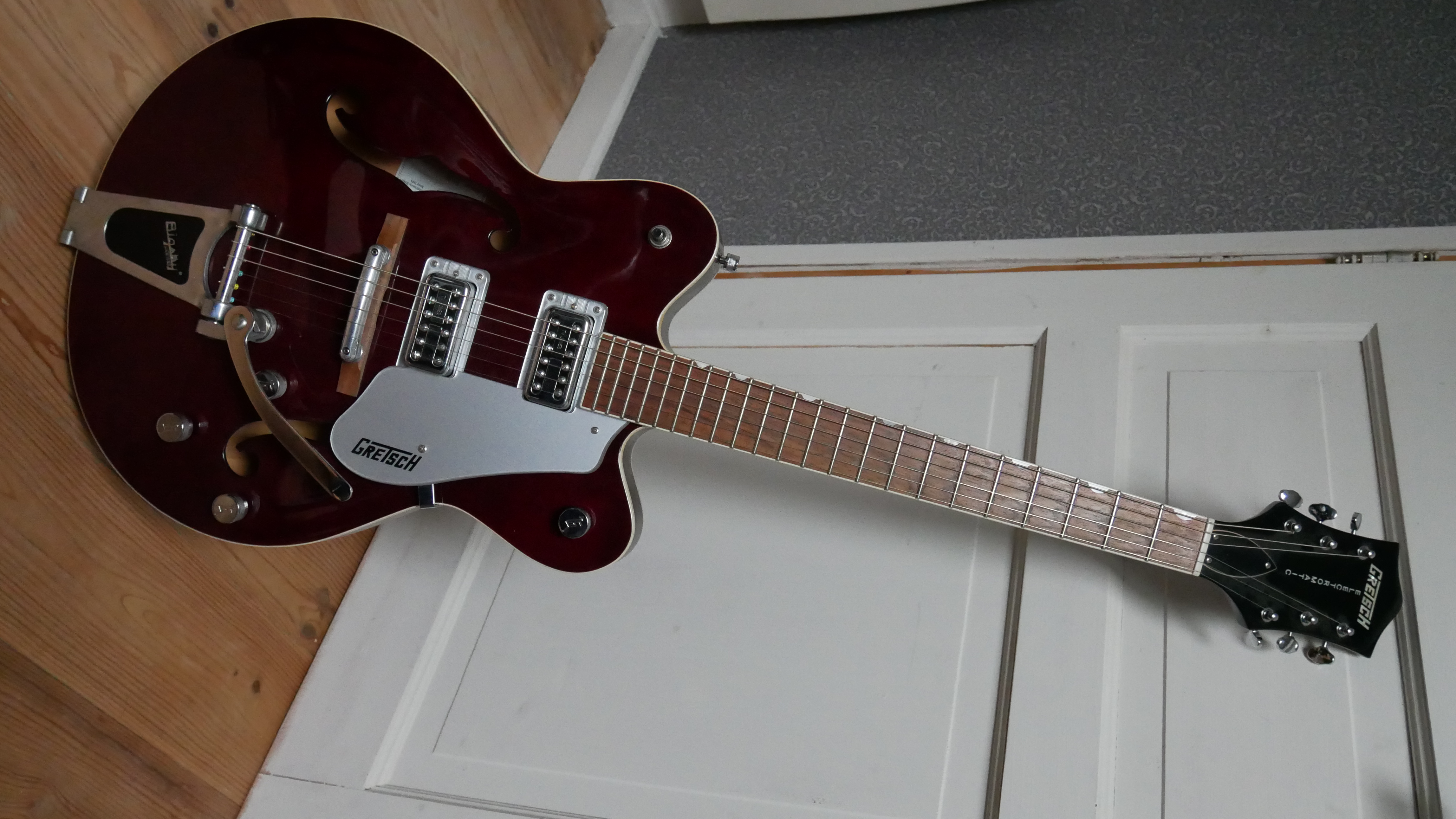 Acheter Guitare électrique Gretsch G5122 + TV Jones Classic + TruArc Très bon état - 1000,00 € Guitare électrique Gretsch G5122 + TV Jones Classic + TruArc Très bon état - reconditionné disponible sur Zic Ethic