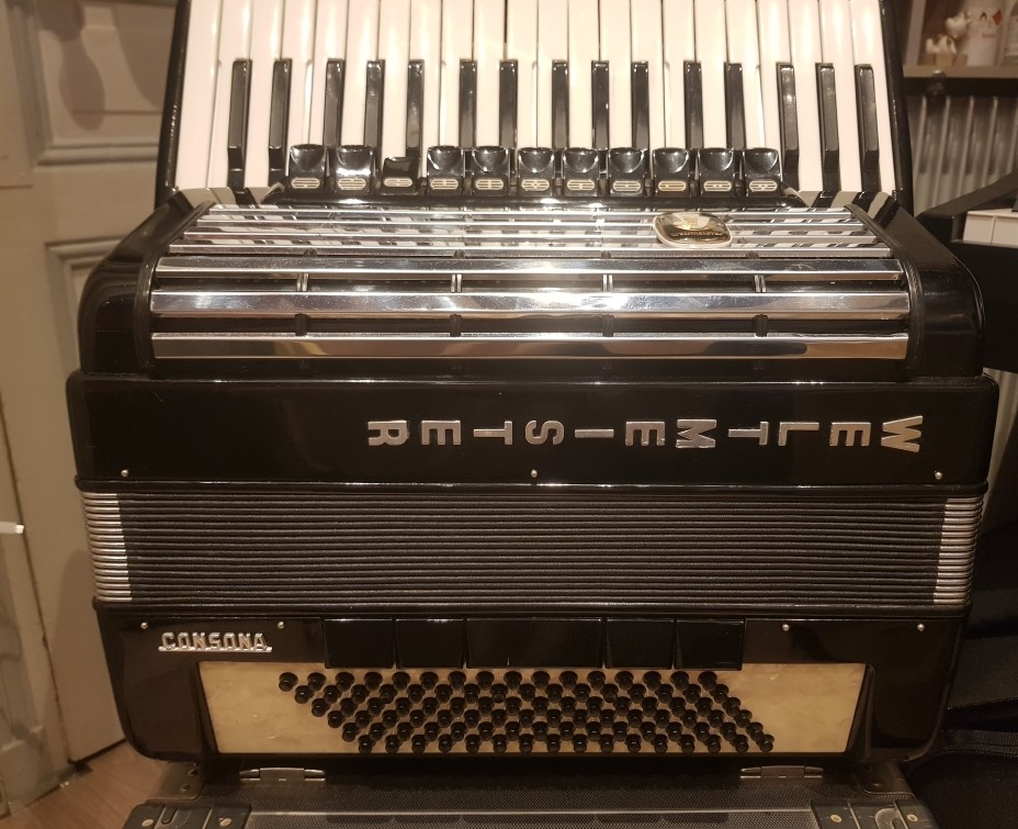 Acheter Accordéon chromatique Weltmeister Consona Très bon état - 1700,00 € Accordéon chromatique Weltmeister Consona Très bon état - reconditionné disponible sur Zic Ethic
