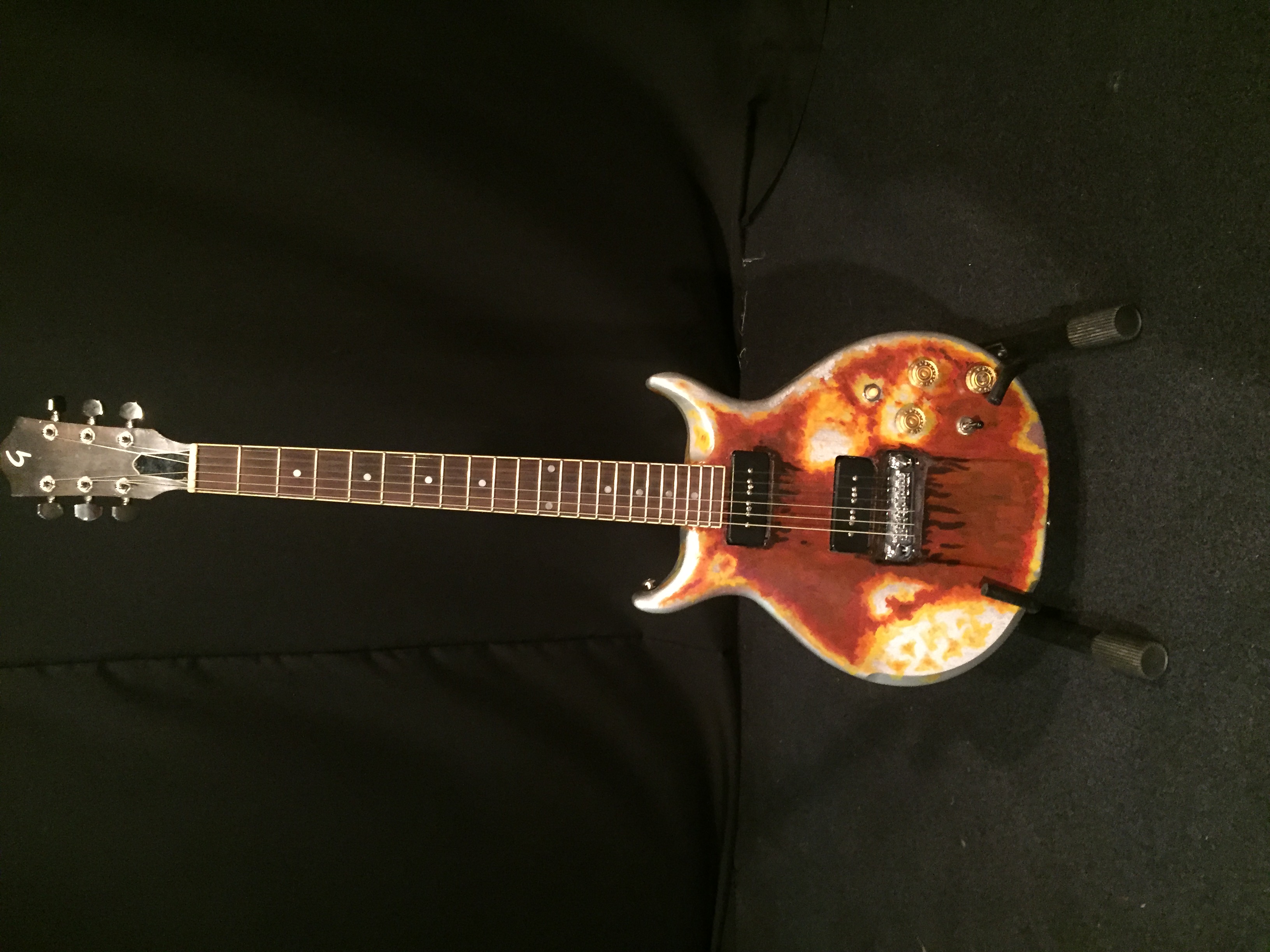 Guitare électrique de luthier type Gibson DC, PRS, HAMER Très bon état -  reconditionné disponible sur Zic Ethic