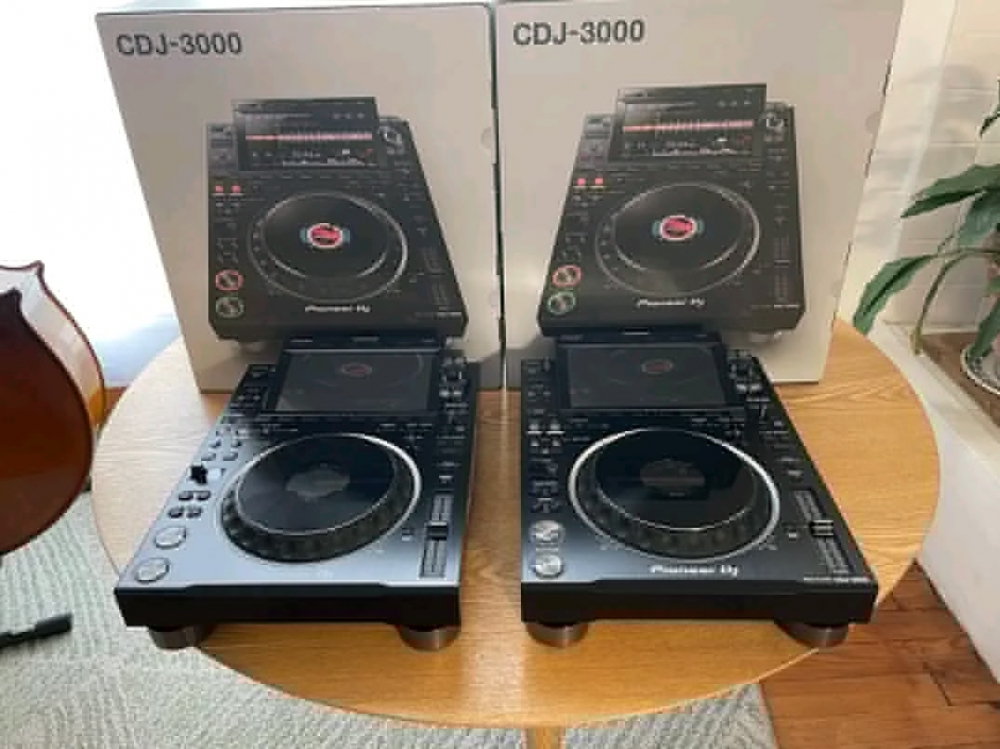 2 CDJ 3000 nxs  1 DJM 900 NXS2