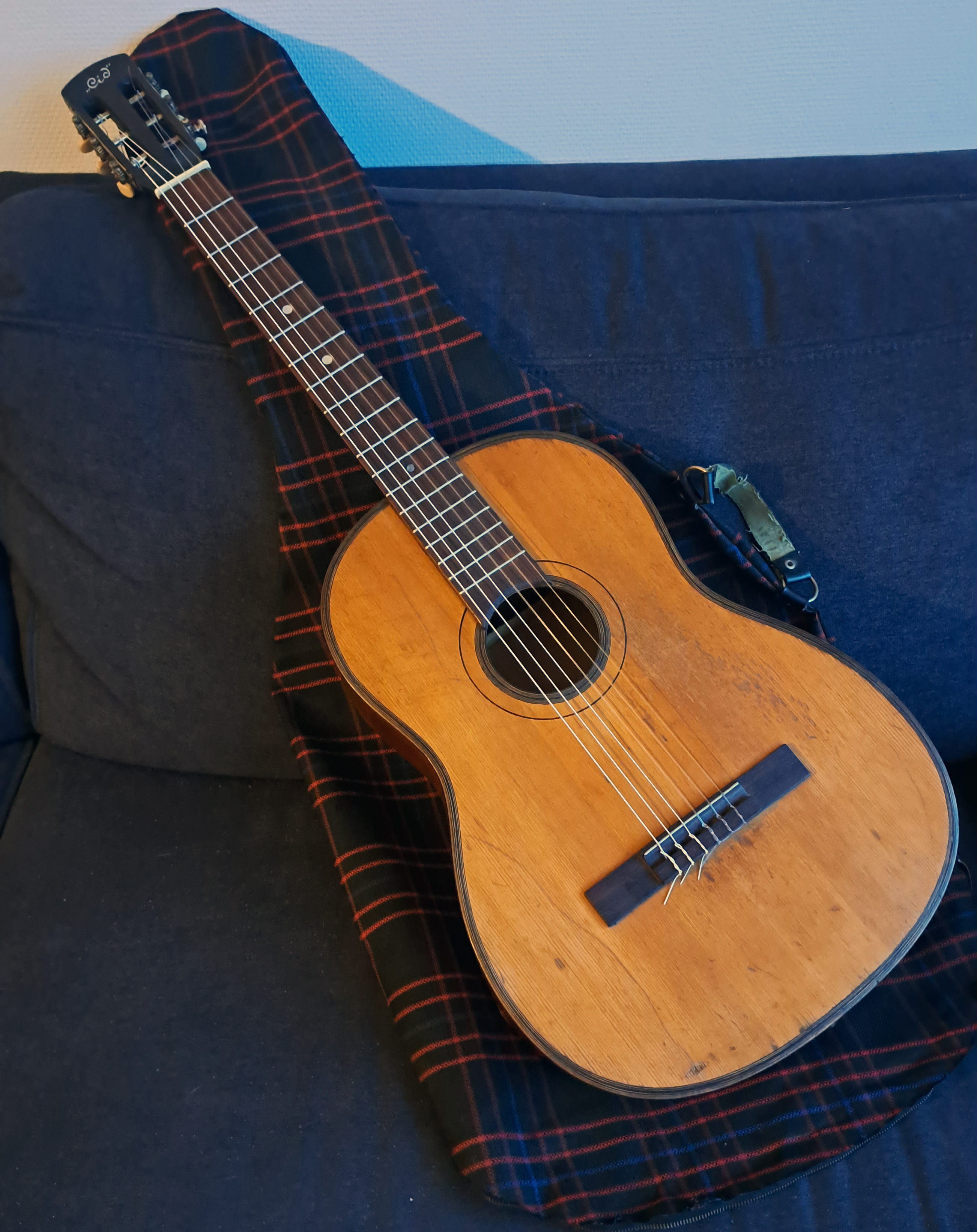 Acheter Guitare acoustique Cid 1930s Bon état - 250,00 € Guitare acoustique Cid 1930s Bon état - reconditionné disponible sur Zic Ethic