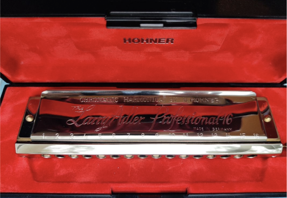 Harmonica chromatique \"The Larry Adler Professional 16\"