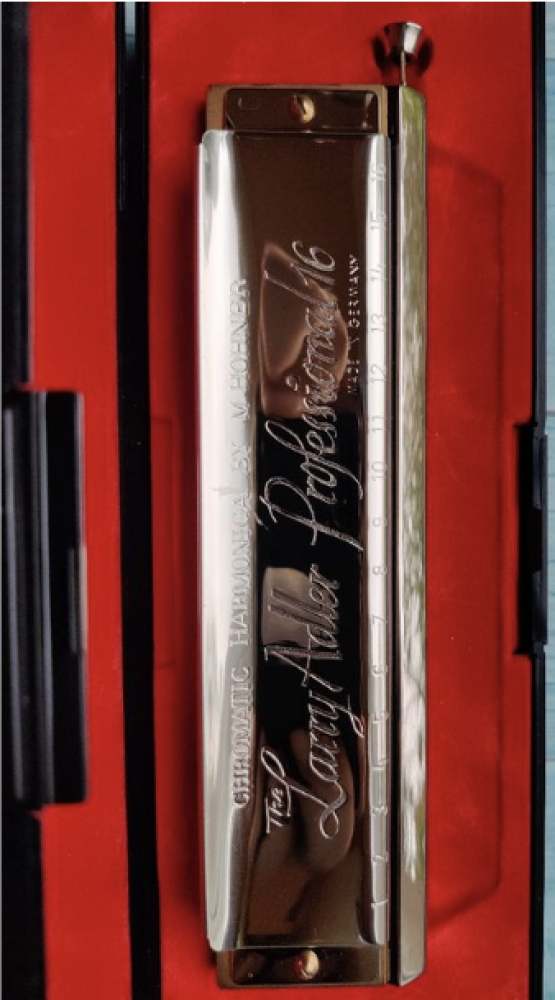 Harmonica chromatique \"The Larry Adler Professional 16\"