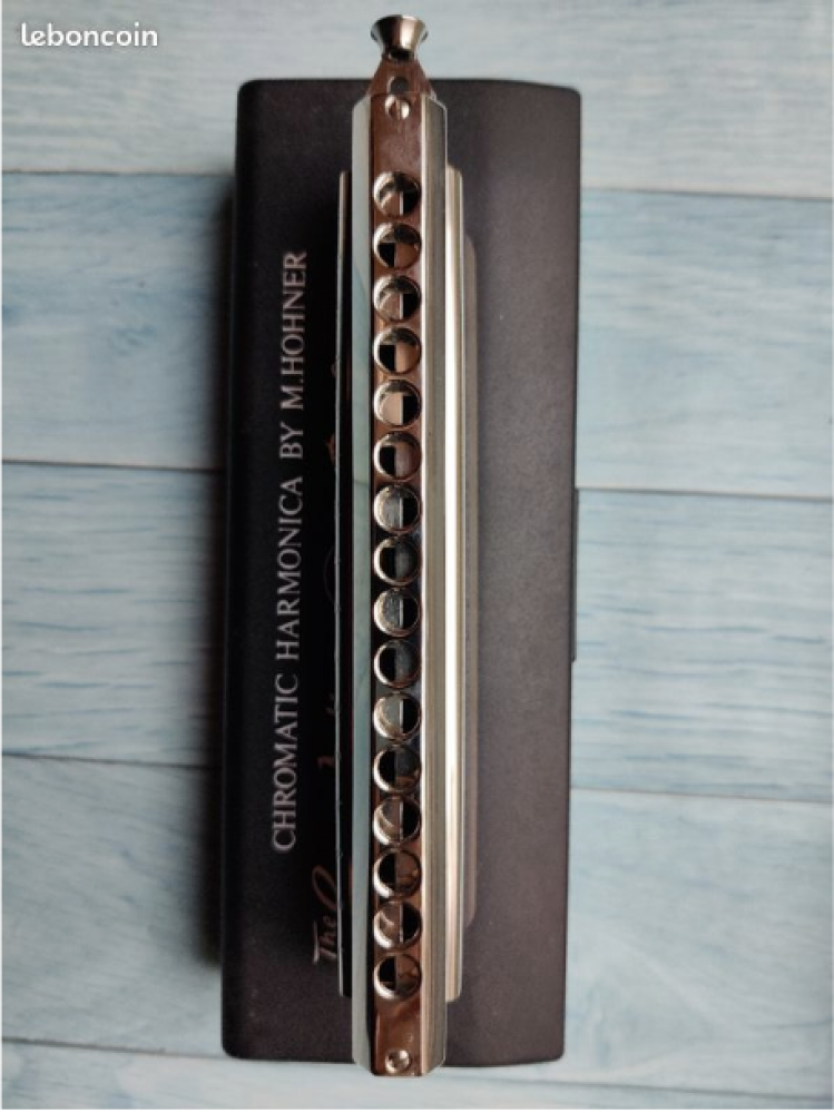 Harmonica chromatique \"The Larry Adler Professional 16\"