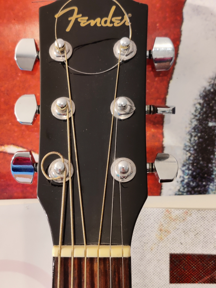 Guitarde Fender avec accessoires