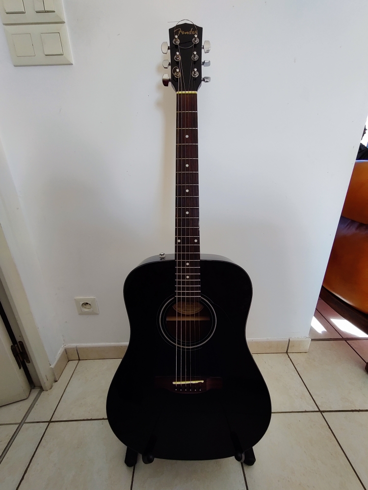 Guitarde Fender avec accessoires