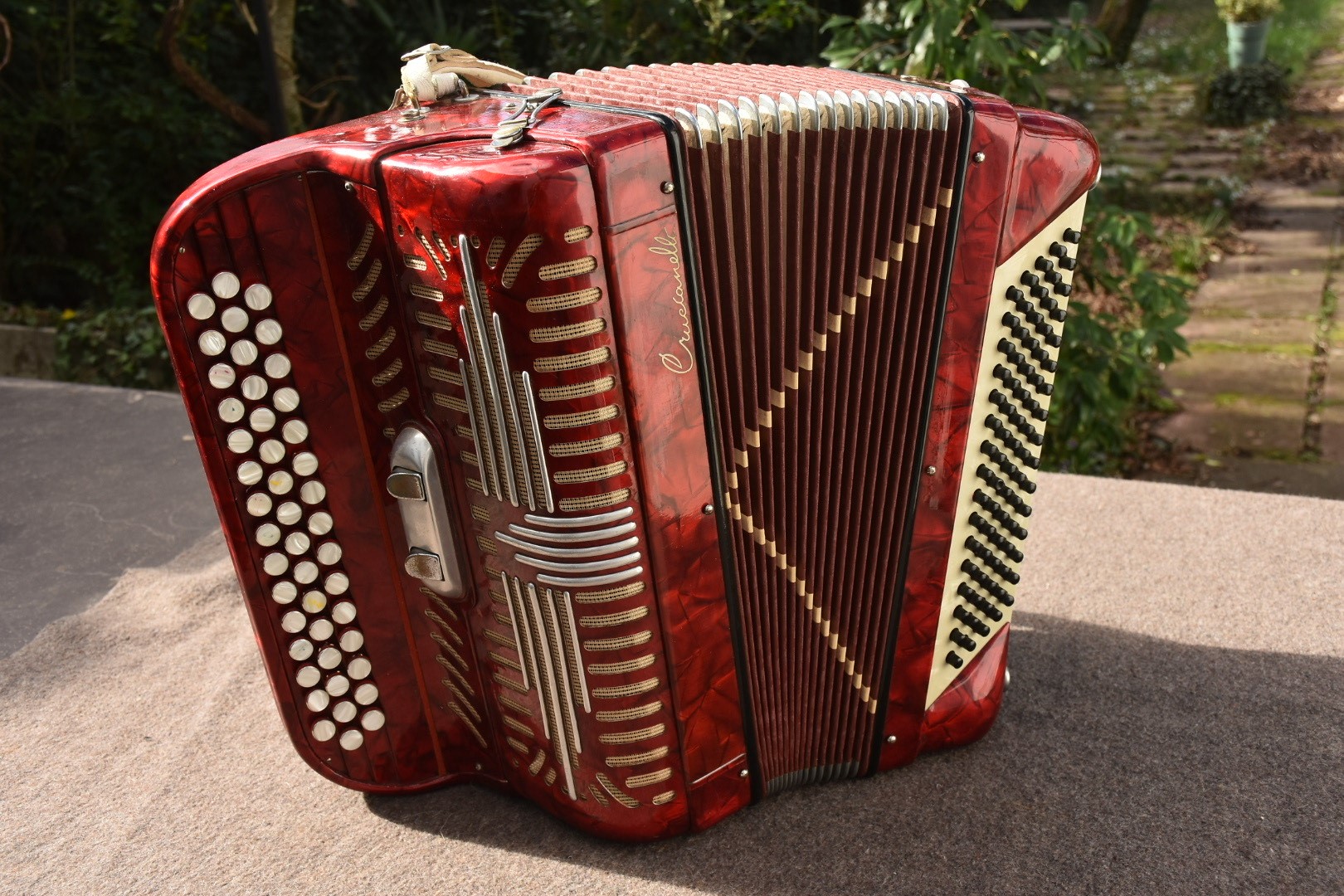 Acheter Accordéon chromatique Crucianelli 3 rangs 80 basses Très bon état - 850,00 € Accordéon chromatique Crucianelli 3 rangs 80 basses Très bon état - reconditionné disponible sur Zic Ethic