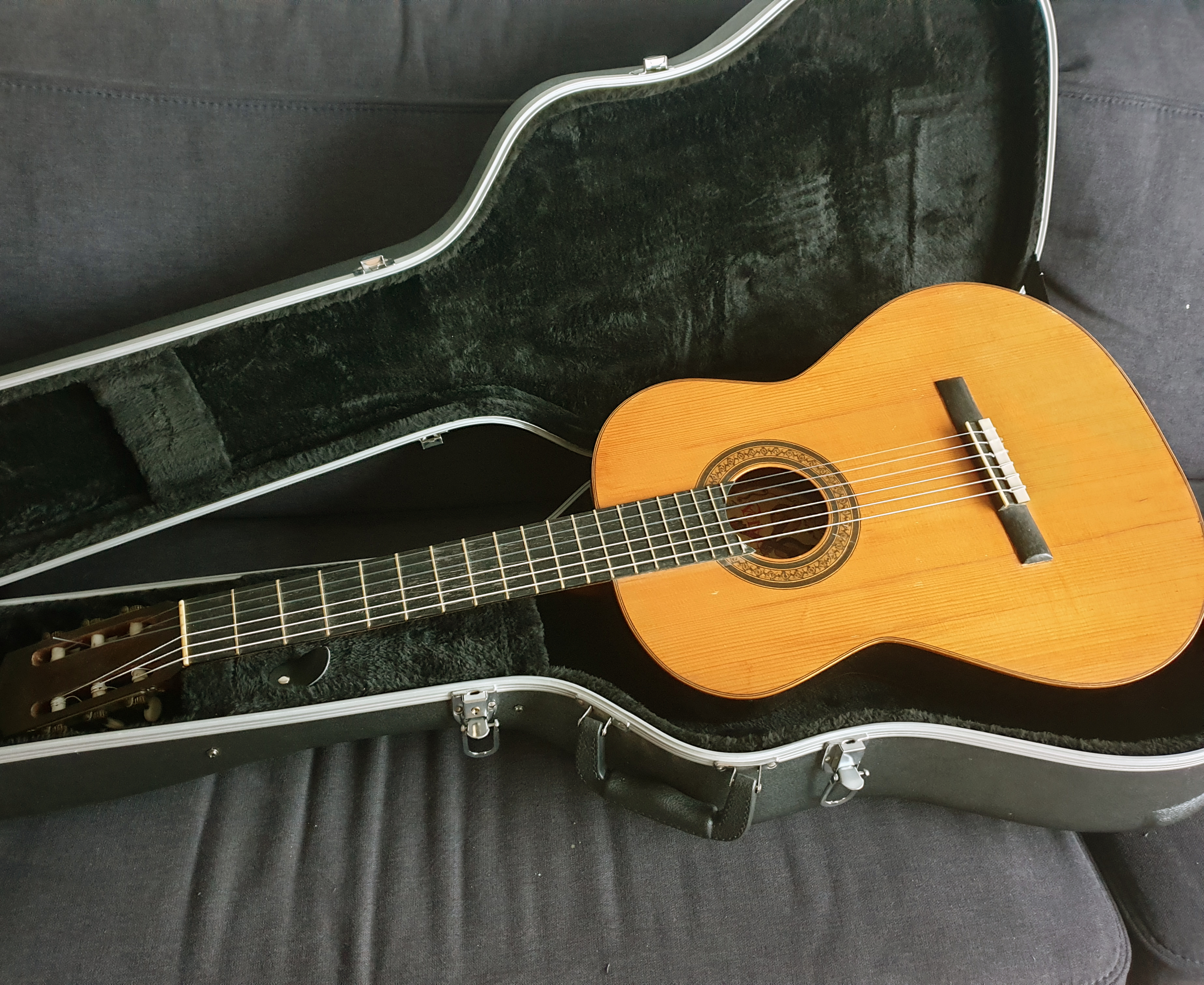 Guitare classique espagnole Kethara Bon état -  reconditionné disponible sur Zic Ethic