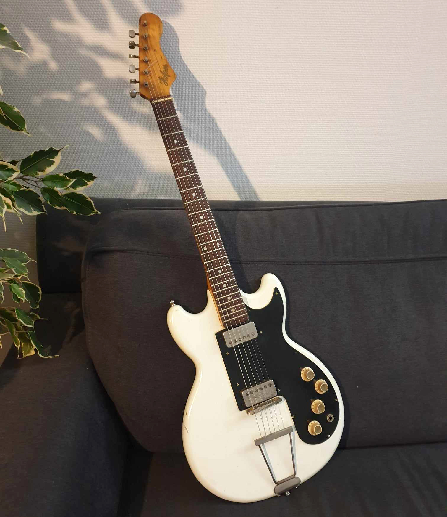 Guitare électrique Hofner Colorama 1963 Bon état -  reconditionné disponible sur Zic Ethic