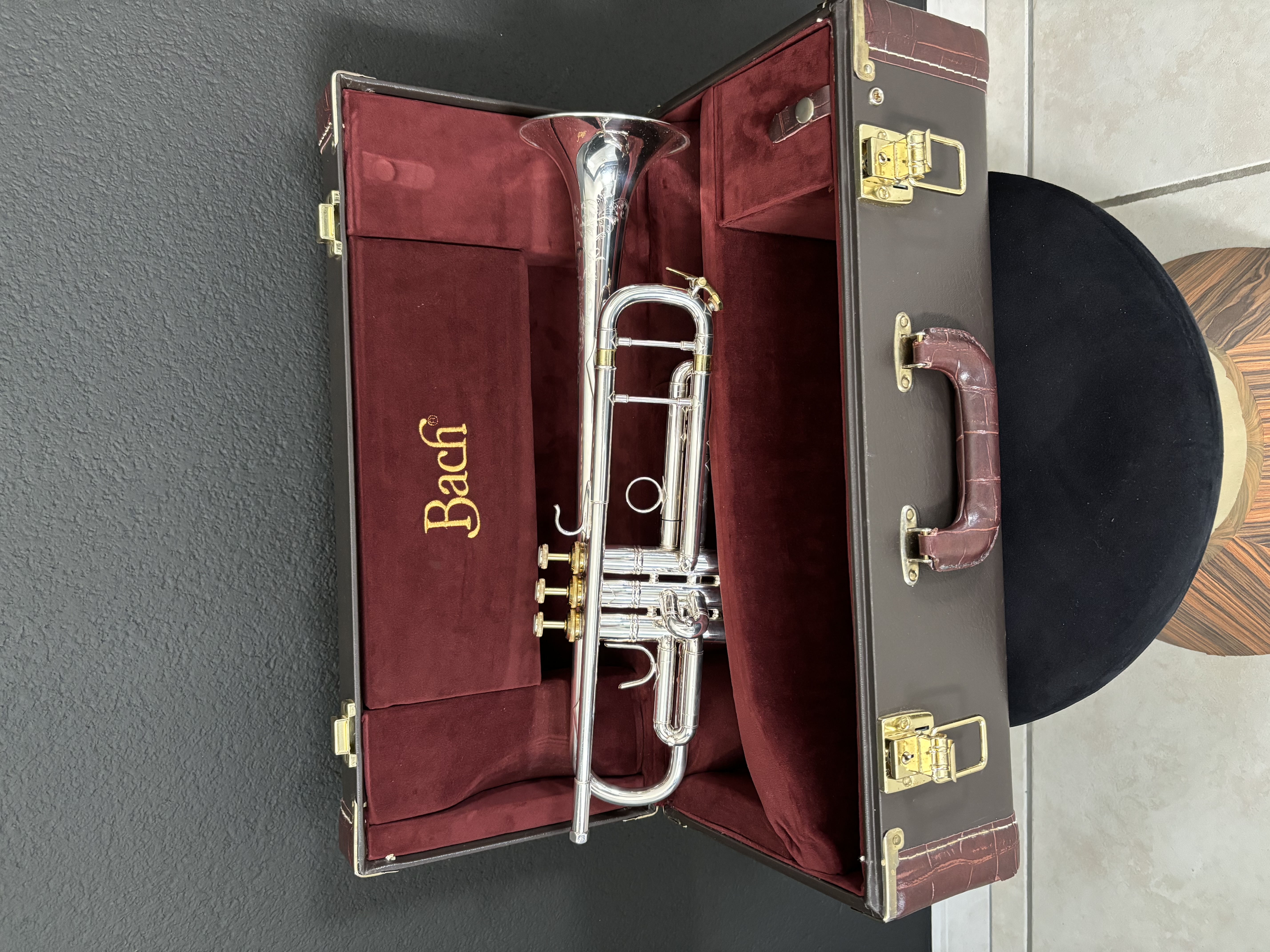 Trompette Sib Bach Stradivarius New-York 43 100eme anniversaire  Très bon état -  reconditionné disponible sur Zic Ethic