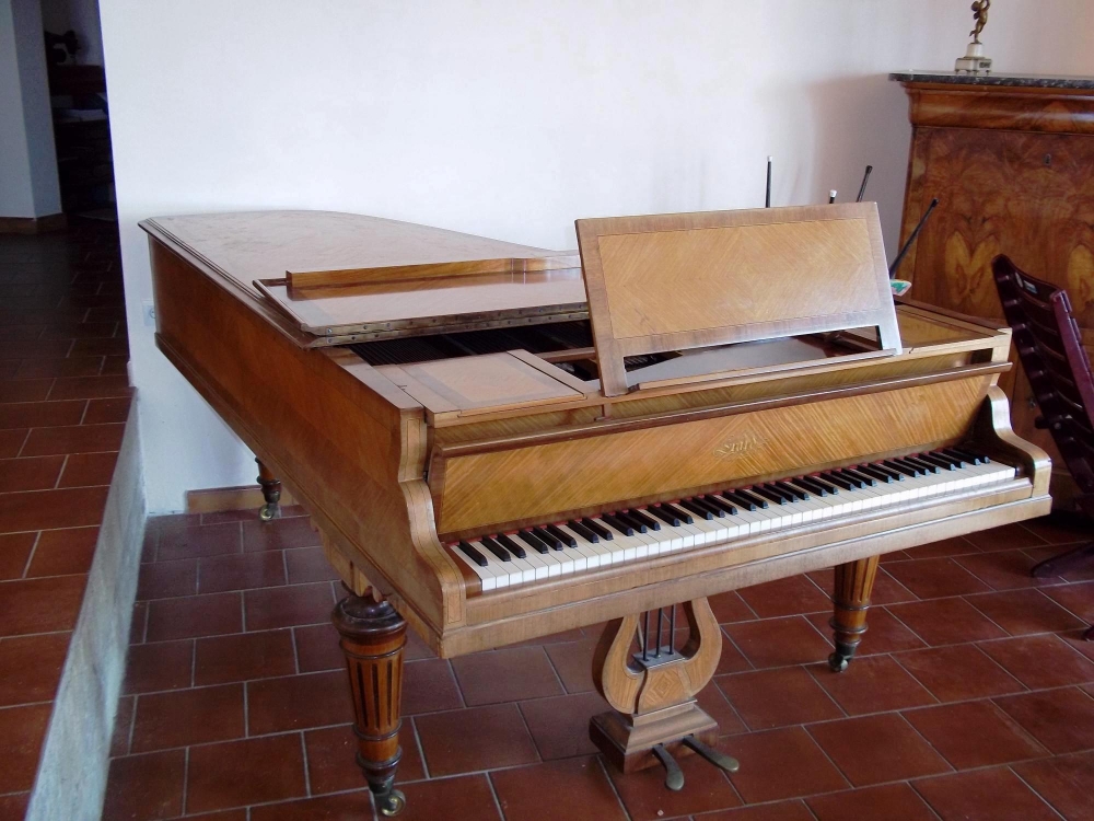 Piano 1/2 queue Erard