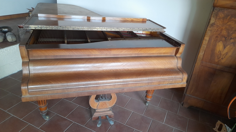 Piano 1/2 queue Erard