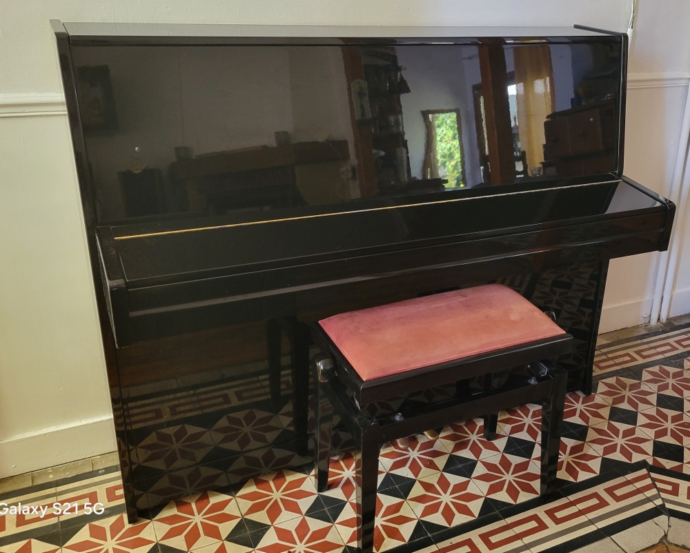 Piano droit Petrof 115-II