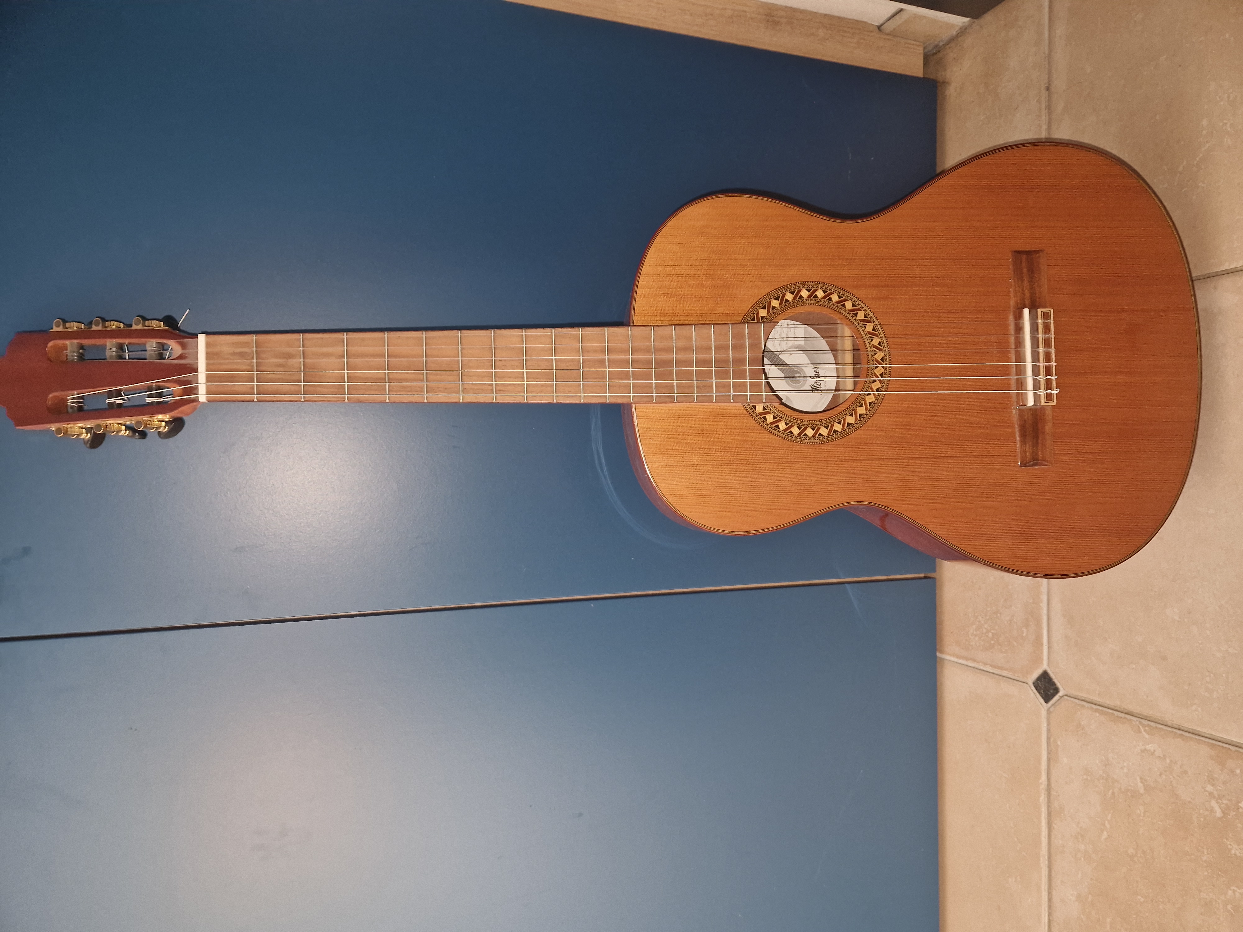 Guitare classique Höfner HC504-4/4 Carmencita Très bon état -  reconditionné disponible sur Zic Ethic