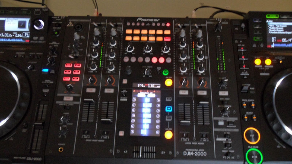 Table de mixage DJ Pioneer DJM 2000